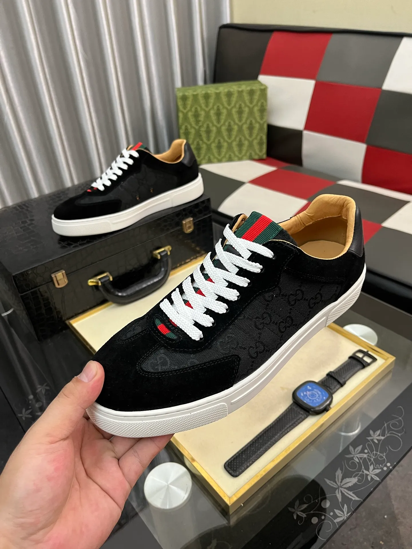 Men's shoes 💰380⌚️⌚️Gucci •Gucci original quality.~ Unique modern style sneakers. 🏃A must-have casual shoe for trendy men😍😍 Original brand imported from Italy, imported original leather, sheep lining (refuses to discolor and grind feet) Sole: Original sole provided by the original factory, French lazy style design ⚠️Fit to the feet, original quality, super comfortable original sole. Just like shooting the real thing🎬The real thing is better, code number: 38-442️⃣colors available